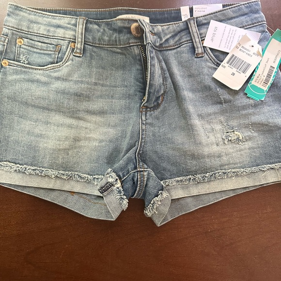 STS Blue Molly tacked cuff short. Color:Indigo, size 6 or 28 - Picture 4 of 7